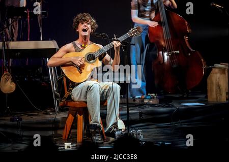 Guitarricadelafuente en su concierto de Zaragoza haciendo un esaurito en la Sala Mozart Foto Stock