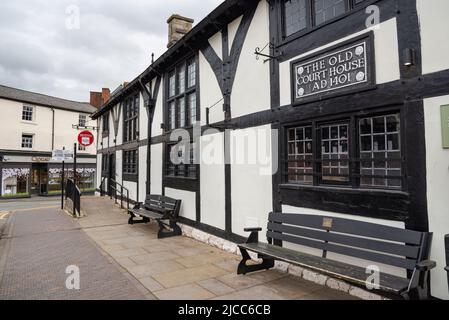 La vecchia Court House a St Peter's Square, Ruthin, Denbighshire, Galles del Nord, Regno Unito Foto Stock