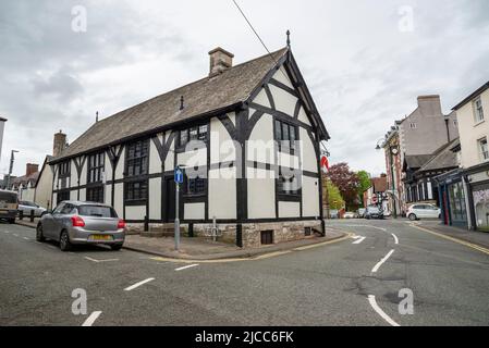 La vecchia Court House a St Peter's Square, Ruthin, Denbighshire, Galles del Nord, Regno Unito Foto Stock