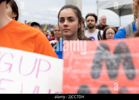 I manifestanti si riuniscono al Washington Monument per la marcia per le nostre vite a Washington, DC, USA, sabato 11 giugno, 2022. Foto di Julia Nikhinson / CNP/ABACAPRESS.COM Foto Stock