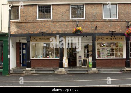 TIVERTON, Regno Unito - 21 GIUGNO 2021 The Reapers Whole-food Shop on Bampton Street Foto Stock