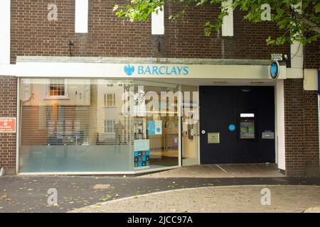 TIVERTON, Regno Unito - 21 GIUGNO 2021 la filiale di Tiverton di Barclays Bank su Fore Street Foto Stock