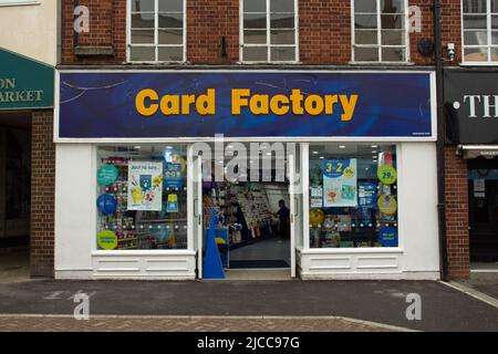 TIVERTON, Regno Unito - 21 GIUGNO 2021 la filiale di Tiverton di Card Factory su Fore Street Foto Stock