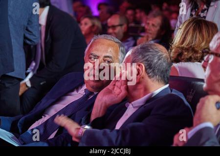 Palermo, Sicilia, Italia. 10th giugno 2022. Più di mille sostenitori del candidato di centro-destra per il comune di Palermo, Roberto Lagalla, hanno partecipato all'ultimo incontro prima del silenzio elettorale al Politeama Multisala di Palermo. Renato Schifani, Ignazio la Russa, Maurizio Gasparri, Gianfranco MiccichÃ¨, Saverio Romano, Carolina Varchi e Francesco Scoma sono stati tra i volti ben noti.il candidato ROBERTO LAGALLA (Credit Image: © Victoria Herranz/ZUMA Press Wire) Foto Stock