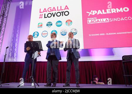 Palermo, Sicilia, Italia. 10th giugno 2022. Più di mille sostenitori del candidato di centro-destra per il comune di Palermo, Roberto Lagalla, hanno partecipato all'ultimo incontro prima del silenzio elettorale al Politeama Multisala di Palermo. Renato Schifani, Ignazio la Russa, Maurizio Gasparri, Gianfranco MiccichÃ¨, Saverio Romano, Carolina Varchi e Francesco Scoma sono stati tra i volti ben noti.IGNAZIO LA RUSSA, ex Ministro della Difesa (Credit Image: © Victoria Herranz/ZUMA Press Wire) Foto Stock