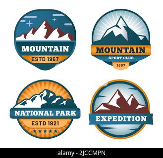 Etichette di montagna. Cime rocciose innevate, emblemi di avventure all'aperto. Badge per sport club o spedizioni. Escursioni nella fauna selvatica Illustrazione Vettoriale