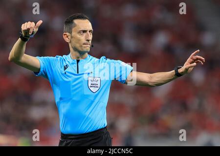 L'arbitro spagnolo Jose Maria Sanchez Martinez reagisce durante la partita di calcio della UEFA Nations League Ungheria / Germania a Budapest il 11 giugno 2022. Credit: Alamy Live News, Gabriella Barbara, Foto Stock