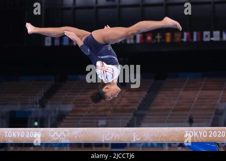 29th LUGLIO 2021 - TOKYO, GIAPPONE: Melanie De Jesus Dos Santos di Francia compete nella Balance Beam della Ginnastica artistica finale della Donna All-Around Foto Stock