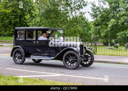 1927 20s Twenties Black AUSTIN 1670cc berlina; automobili ha presentato durante l'anno 58th del Manchester to Blackpool Touring Assembly per Veteran, Vintage, Classic e automobili care. Foto Stock