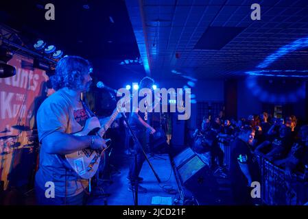 Carsehole (L) e Kunt of the Kunts Headlining Beermageddon Heavy Metal Music Festival. 28 ago 2021, Stoke Prior, Bromsgrove, Regno Unito. Credito: Will Tudor/Alamy Foto Stock