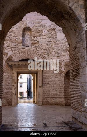 Rotonda di vestibolo adiacente al Peristilio di Palazzo di Diocleziano, Spalato, Croazia Foto Stock