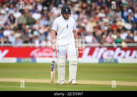 Jonny Bairstow d'Inghilterra lascia il campo dopo essere stato catturato da Tom Blundell della Nuova Zelanda Foto Stock