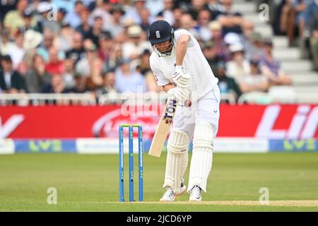 Jonny Bairstow d'Inghilterra clip la palla ed è catturato dietro da Tom Blundell della Nuova Zelanda fuori dal bowling di Trent Boult della Nuova Zelanda in , il 6/12/2022. (Foto di Craig Thomas/News Images/Sipa USA) Foto Stock