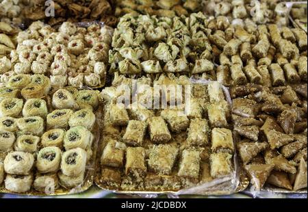 Particolare di dolci artigianali del Marocco, artigianato tradizionale, dolci Foto Stock