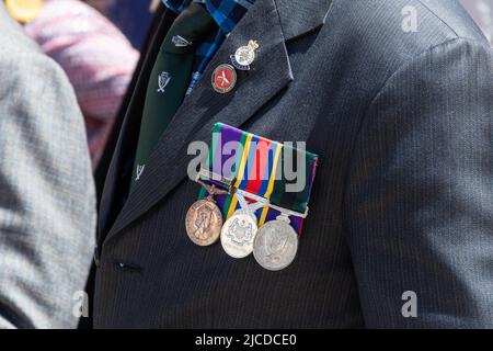 Medaglie di servizio indossate da un ex serviceman di Gurkha, medaglie dell'esercito britannico Foto Stock