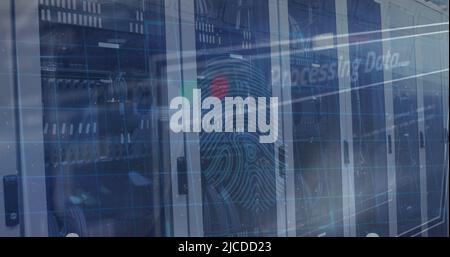 Immagine dell'impronta biometrica e dell'elaborazione dei dati su server di computer Foto Stock