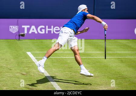 LONDRA, REGNO UNITO. Jun 12, 2022. Thomas Fabiano (ITA) vs Sam Querrey (USA) durante la partita di qualificazione del secondo giorno dei 2022 Cinch Championships al Queen's Club di domenica 12 giugno 2022 a LONDRA IN INGHILTERRA. Credit: Taka G Wu/Alamy Live News Foto Stock