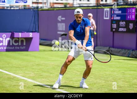 LONDRA, REGNO UNITO. Jun 12, 2022. Thomas Fabiano (ITA) vs Sam Querrey (USA) durante la partita di qualificazione del secondo giorno dei 2022 Cinch Championships al Queen's Club di domenica 12 giugno 2022 a LONDRA IN INGHILTERRA. Credit: Taka G Wu/Alamy Live News Foto Stock