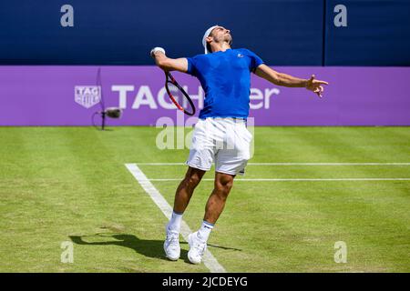 LONDRA, REGNO UNITO. Jun 12, 2022. Thomas Fabiano (ITA) vs Sam Querrey (USA) durante la partita di qualificazione del secondo giorno dei 2022 Cinch Championships al Queen's Club di domenica 12 giugno 2022 a LONDRA IN INGHILTERRA. Credit: Taka G Wu/Alamy Live News Foto Stock