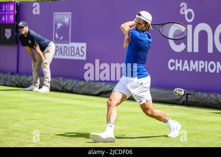 LONDRA, REGNO UNITO. Jun 12, 2022. Thomas Fabiano (ITA) vs Sam Querrey (USA) durante la partita di qualificazione del secondo giorno dei 2022 Cinch Championships al Queen's Club di domenica 12 giugno 2022 a LONDRA IN INGHILTERRA. Credit: Taka G Wu/Alamy Live News Foto Stock