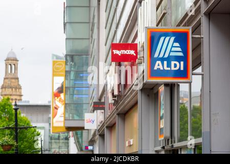 Insegna sul fronte dello shopping o sul negozio di ALDI Market Street Manchester, Manchester Arndale UK. Una catena di supermercati tedesca a 'budget'. Inghilterra, Regno Unito Foto Stock