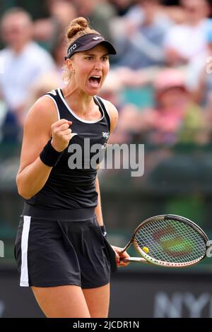 12th giugno 2022; Nottingham Tennis Center, Nottingham, Inghilterra: Rothesay Open Nottingham Lawn Tennis torneo; Beatriz Haddad Maia (bra) festeggia dopo che ha fatto pause contro Alison Riske (usa) nella finale di donna&#x2019;s singles Foto Stock