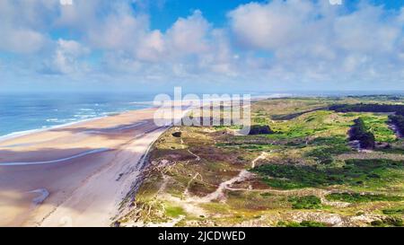 Immagine di Plage de la Vielle Eglise e dune di sabbia. Carteret, Francia Foto Stock