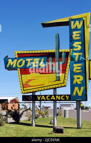 Il colorato cartello al neon al Western Motel nella piccola Route 66 città di Sayre, Oklahoma. Foto Stock