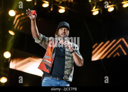 Luke Bryan si esibisce durante il giorno 3 del 2022 CMA FEST al Nissan Stadium il 11 giugno 2022 a Nashville, Tennessee. Foto: Amiee Stubbs/ImageSPACE/Sipa USA Credit: Sipa USA/Alamy Live News Foto Stock