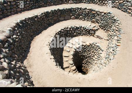 Acquedotto di Cantalloc a Nazca, acquedotti o pozzi a spirale o a cerchio, Perù, architettura e cultura Inca Foto Stock