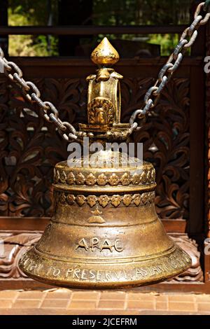 Brisbane Australia / la Campana di Ottone APAC per onorare e preservare la cultura asiatica alla Pagoda della Pace Nepalese in South Bank Parklands. Foto Stock