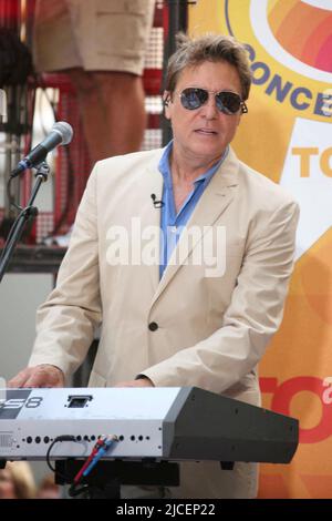 Robert Lamm di Chicago ha suonato nella serie di concerti Toyota della NBC 'Today' Show al Rockefeller Plaza di New York il 28 luglio 2006. Photo Credit: Henry McGee/MediaPunch Foto Stock