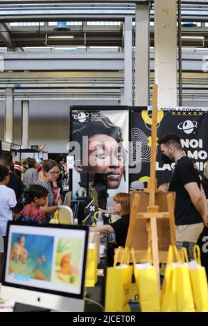 Torino, Italia. 11th giugno 2022. Torino Comics, mercato espositivo e espositivo del fumetto, nato nel 1994, che si svolge in primavera al Lingotto Fiere di Torino. (Foto di Daniela Parra Saiani/Pacific Press) Credit: Pacific Press Media Production Corp./Alamy Live News Foto Stock