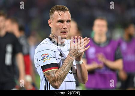 Bologna, Italia. 13th giugno 2022. ARCHIVIO FOTO; Anteprima della partita di calcio della UEFA Nations League Germania - Italia. David RAUM (GER) dopo la fine del gioco, applauds, azione, immagine singola, taglia singolo motivo, verticale, verticale. Football UEFA Nations League, fase di gruppo 1.matchday Italy (ITA) - Germany (GER) 1-1, on June 4th, 2022, Renato Dall `Ara Stadium Bologna Credit: dpa/Alamy Live News Foto Stock