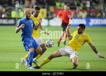 Ovidiu Burca #15 e Teemu Pukki #10 durante Romania vs Finlandia , Bucarest 11.06.2022 , Lega delle Nazioni UEFA 2022,Cristi Stavri Foto Stock