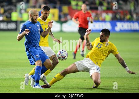 Ovidiu Burca #15 e Teemu Pukki #10 durante Romania vs Finlandia , Bucarest 11.06.2022 , Lega delle Nazioni UEFA 2022,Cristi Stavri Foto Stock