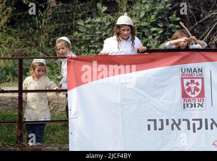 Ragazzi ebrei a Uman, Ucraina Foto Stock