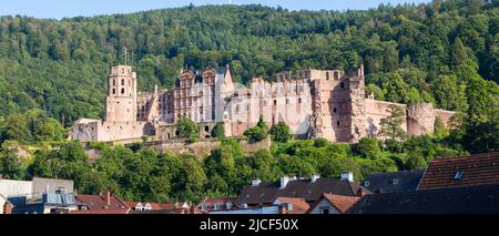 Heidelberg, Germania - 25 agosto 2021: Panorama del Palazzo Heidelburg (Heidelberger Schloss). Foto Stock