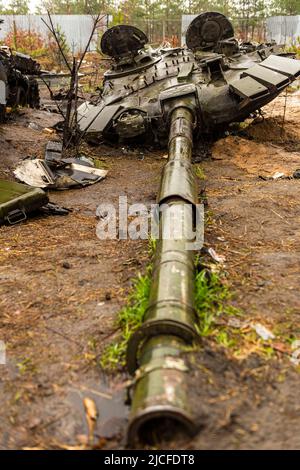 Carri armati sulla strada poco prima Borodianka Foto Stock