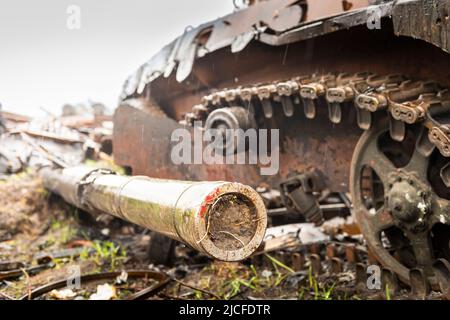 Carri armati sulla strada poco prima Borodianka Foto Stock