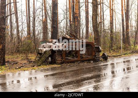 Carri armati sulla strada poco prima Borodianka Foto Stock