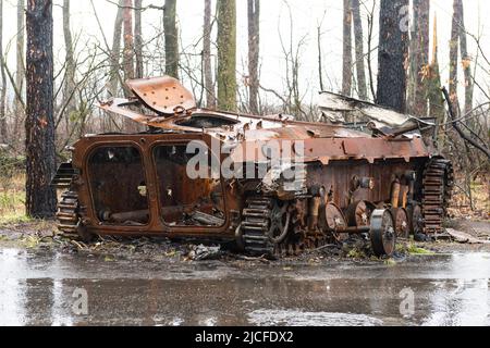 Carri armati sulla strada poco prima Borodianka Foto Stock