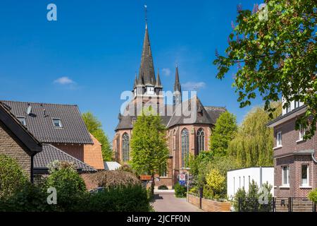 Germania, Senden (Westfalia), Muensterland, Westfalia, Renania settentrionale-Vestfalia, NRW, Chiesa parrocchiale cattolica di San Lorenzo, neo-gotica, basilica di mattoni Foto Stock