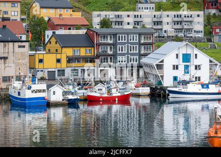 Norvegia, Troms og Finnmark, Honningsvag, barche da pesca nel porto. Foto Stock