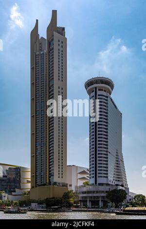 Skylines, Millennium Hilton Hotel, Magnolias Tower Waterfront Residences, Chao Phraya River, Bangkok, Thailandia, Asia Foto Stock