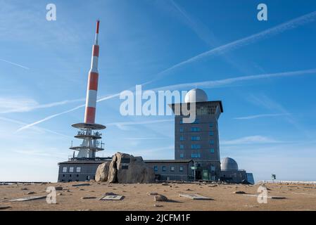 Altopiano di Brocken, albero di trasmissione, Brocken hotel, Brocken, Harz National Park, Schierke, Sassonia-Anhalt, Germania Foto Stock