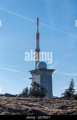 Altopiano di Brocken, albero di trasmissione, Brocken hotel, Brocken, Harz National Park, Schierke, Sassonia-Anhalt, Germania Foto Stock