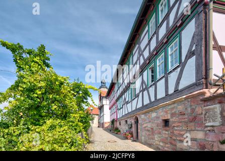 Chiesa di San Trinitatis, Kirchweg, facciata casa, a graticcio, vista villaggio, Estate, Wasungen, Turingia, Germania, Europa, Foto Stock