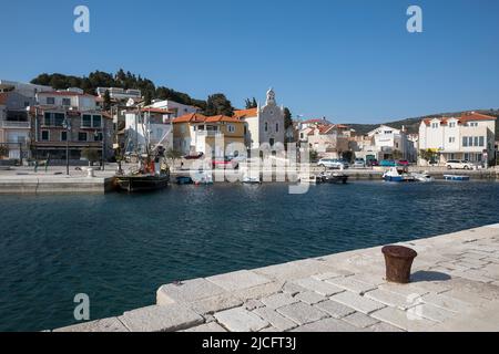 Al porto di Tribunj, Contea di Sibenik-Knin, Dalmazia, Croazia, Europa Foto Stock