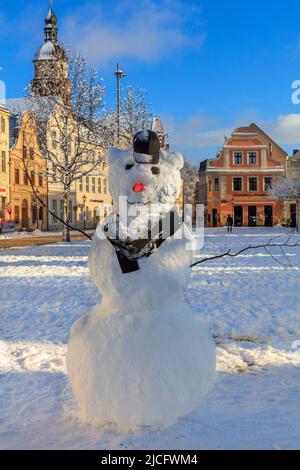 Il Cottbus Altmarkt con la chiesa superiore alta 55 metri forma un insieme impressionante per la sua unità e relativa uniformità. Foto Stock